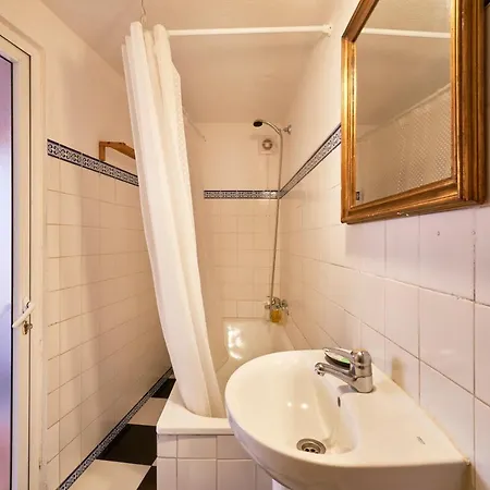 Light Filled Apartment Near Chiado, By Timecooler Lisbon Exterior photo