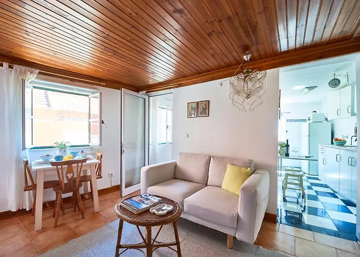 Light Filled Apartment Near Chiado, By Timecooler